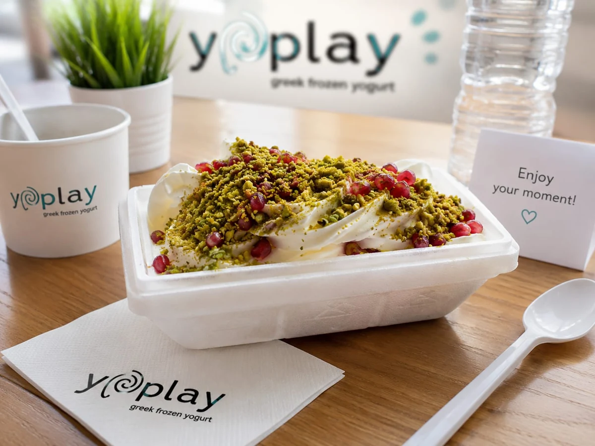 Μεγάλη συσκευασία Yoplay με φιστίκι και ρόδι